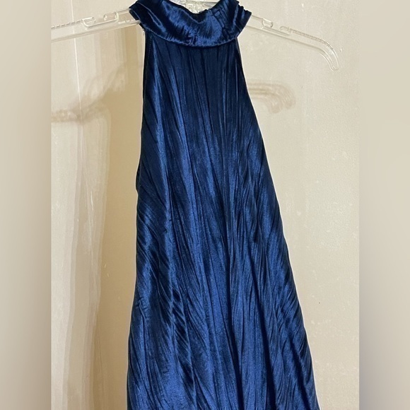 Missguided Dresses & Skirts - MISSGUIDED NAVY SLEEVELESS VELVET PLEATED SWING DRESS SZ 4